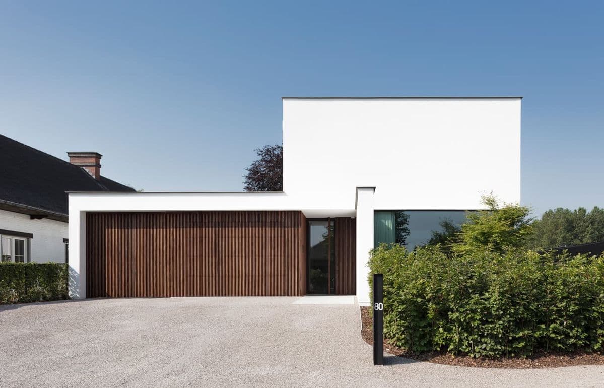 Modern wit huis met gevelrenovatie - Alliso